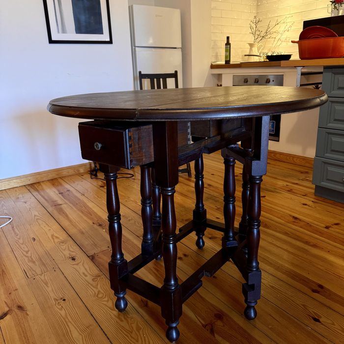 Mesa dobrável de madeira — prática, versátil e com muito charme