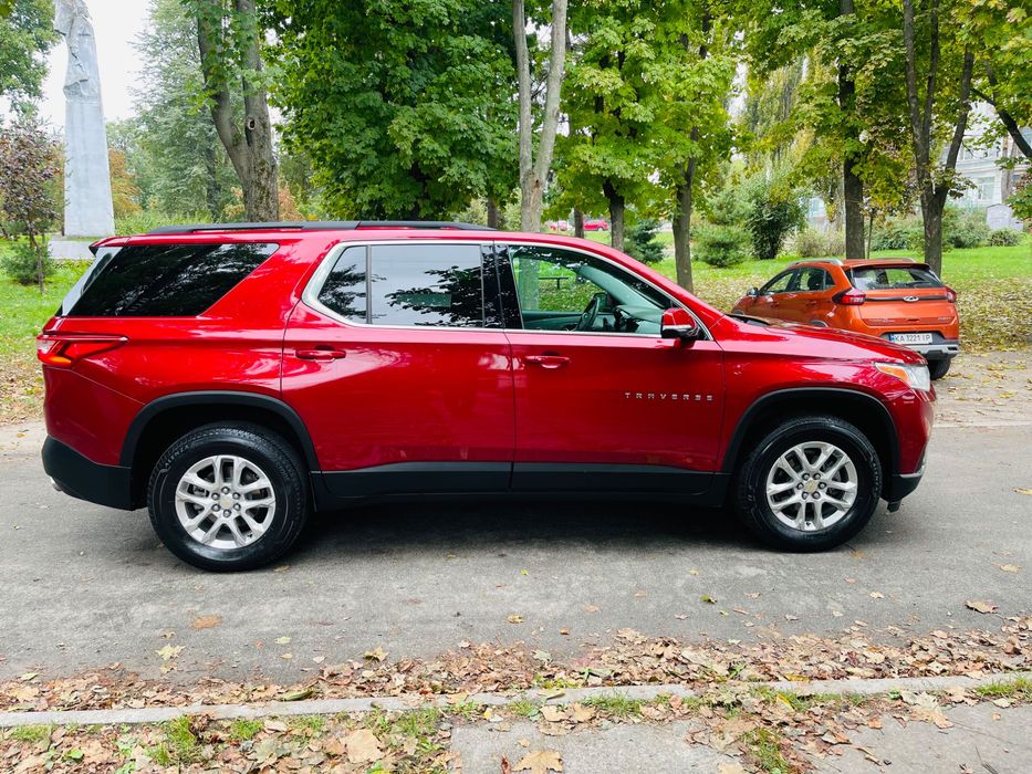 Шевроле Traverse 20 год семь мест минимальный пробег не крашеный!