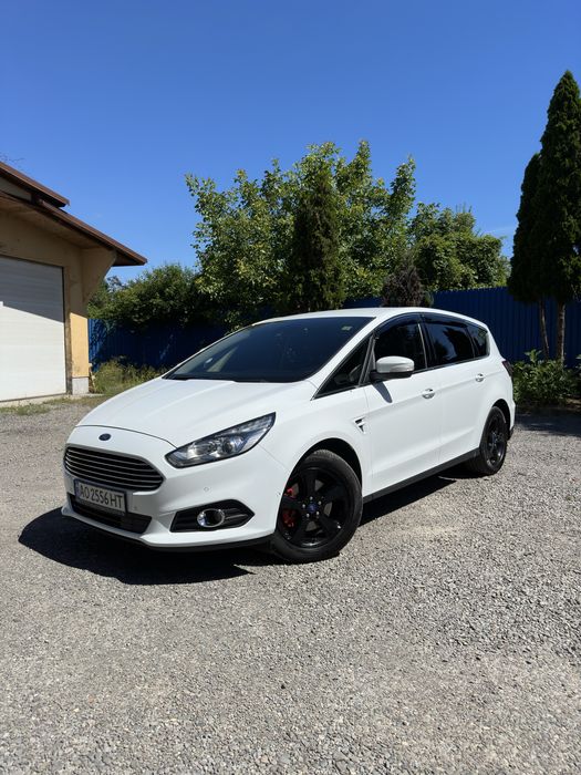 Ford S-Max 2017.