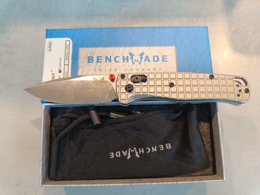 Nóż składany Benchmade Bugout 535