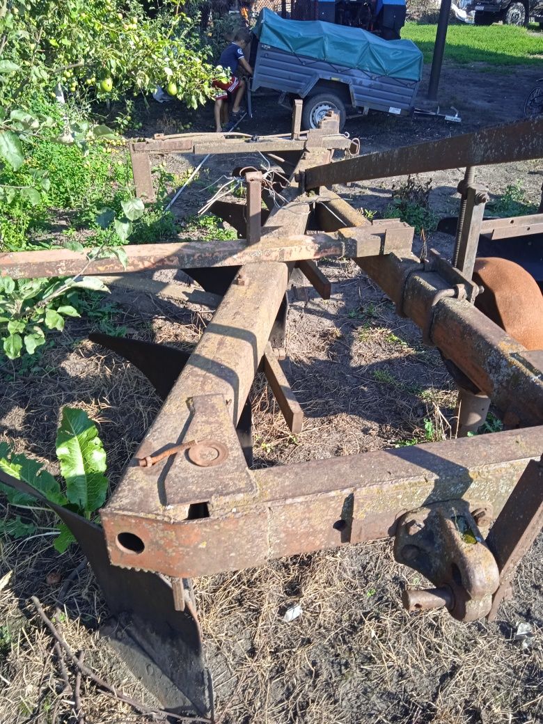 Продам плуг т 150 6 корпусний