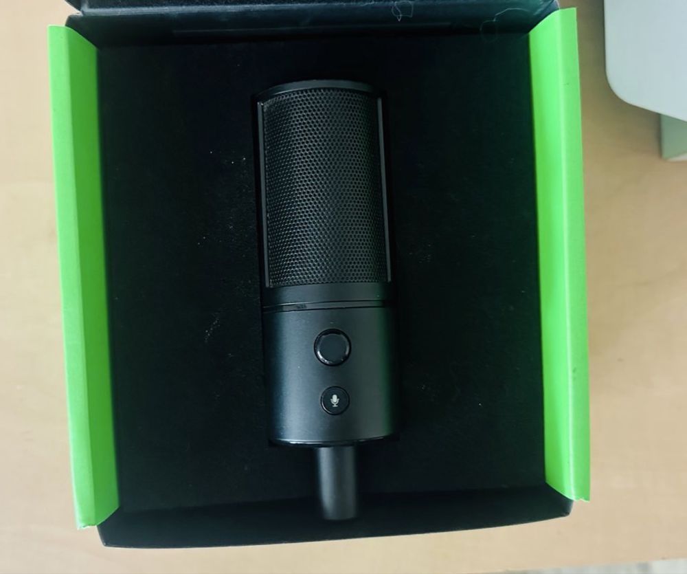 Мікрофон Razer seiren x