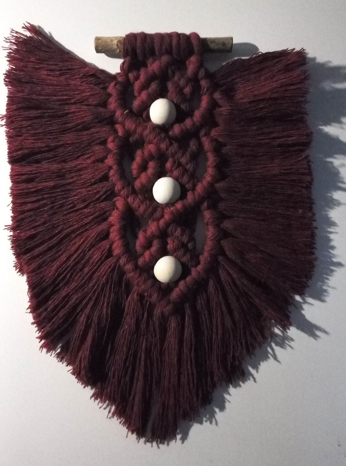 Duas penas em Macramé