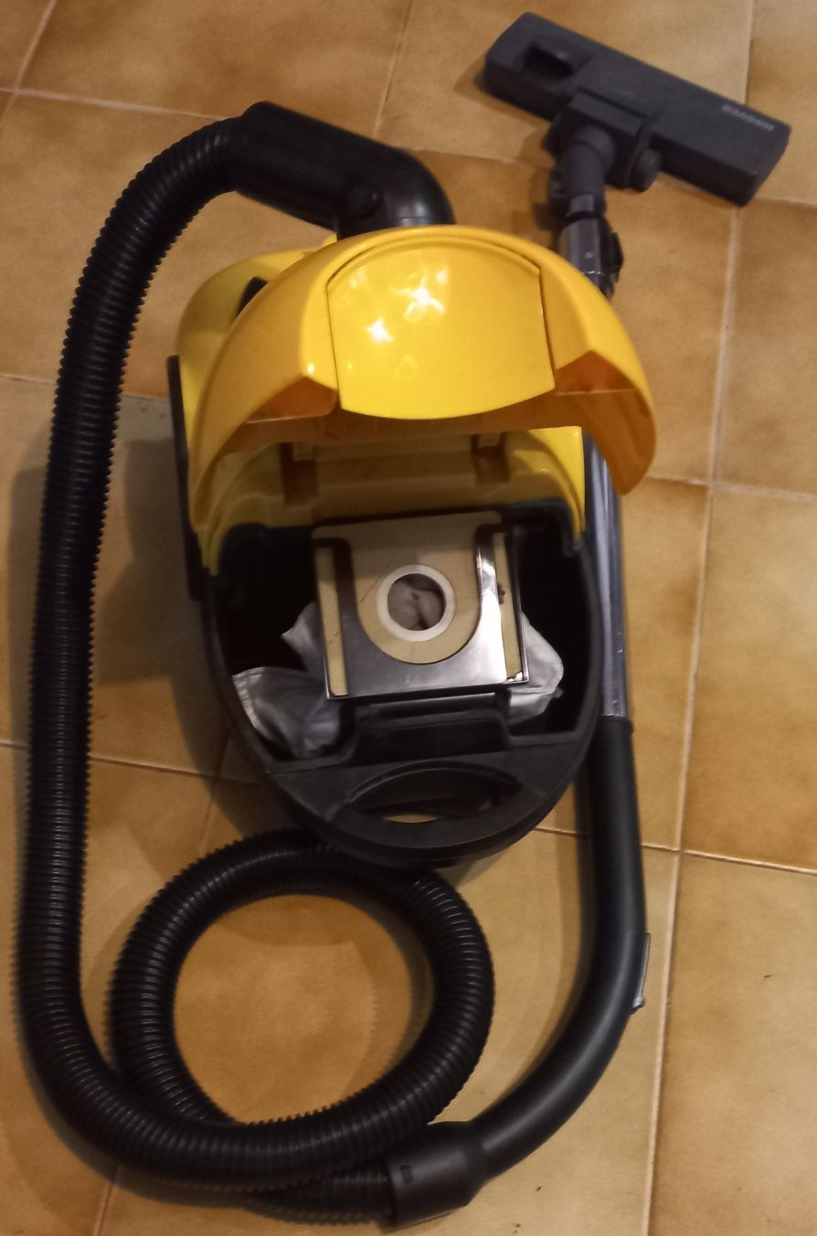 Aspirador Zanussi de 1600 Watts com boa aspiração