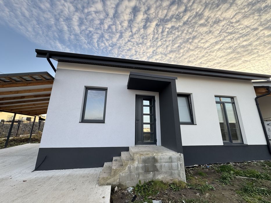 Продам будинок з паркомісцем та внутрішніми роботами+ділянка 3 сот