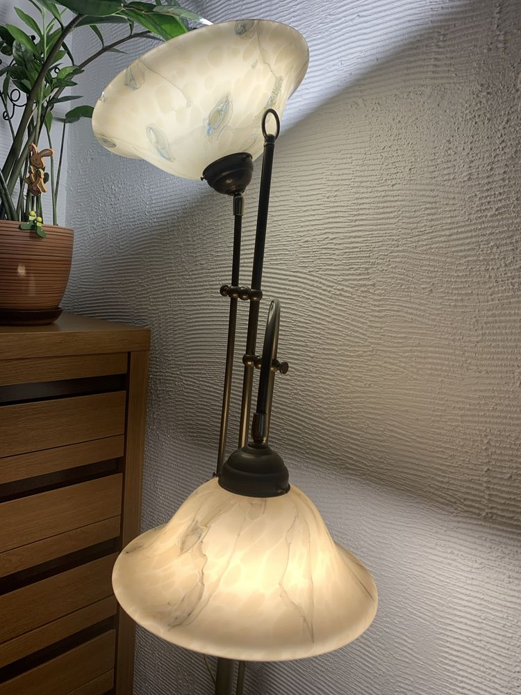 Lampa stojąca oświetleniowa