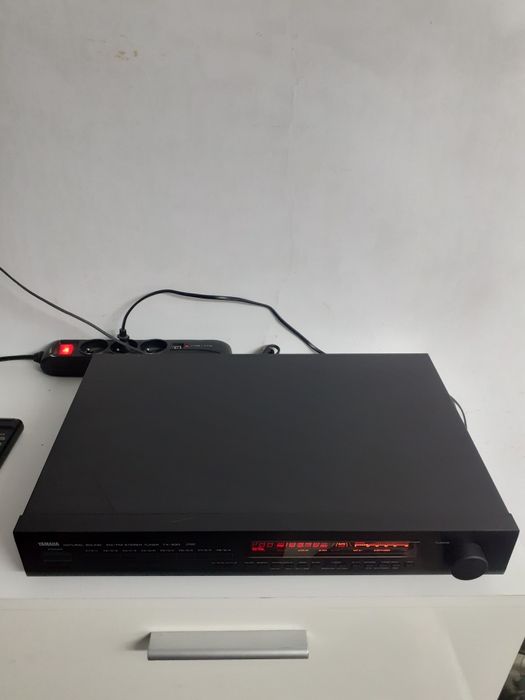 Tuner czarny yamaha