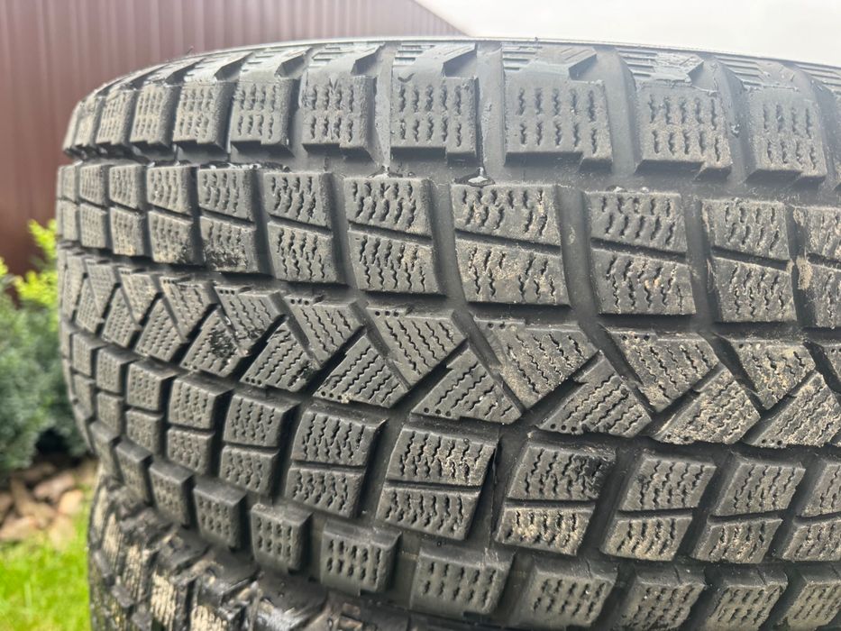 Зимова гума 225/55 R18 FIREMAX FM806