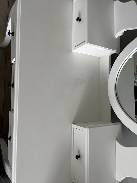 Toaletka biała z lustrem