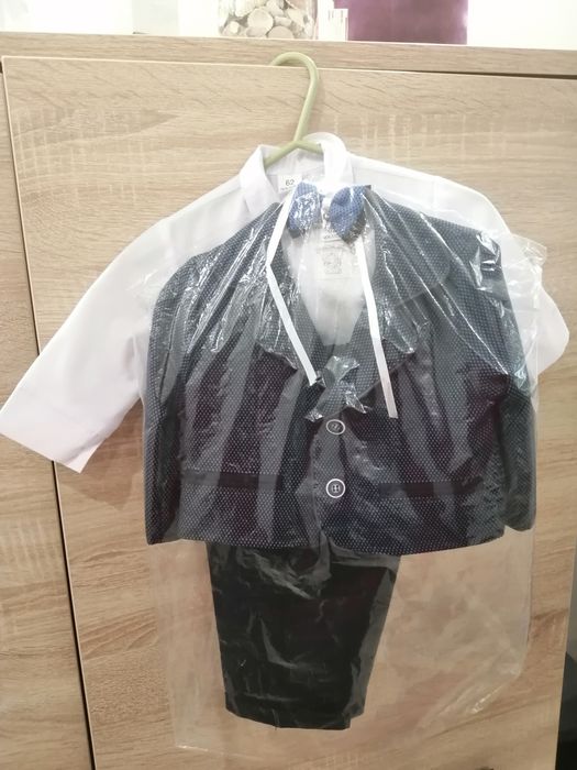 Chrzciny. Garniturek i buciki lakierowane, rozmiar 62, bucik 11 cm