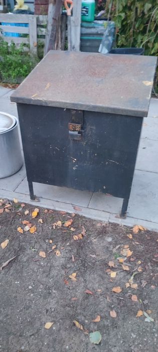 Skrzynia metalowa, na działkę, na cmentarz z zamknięciem