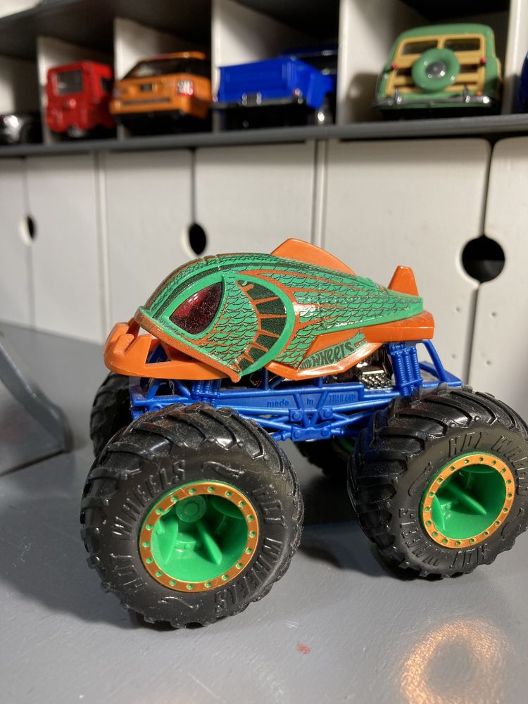 Машинка Hot Wheels Monster Trucks  Piran-ahh