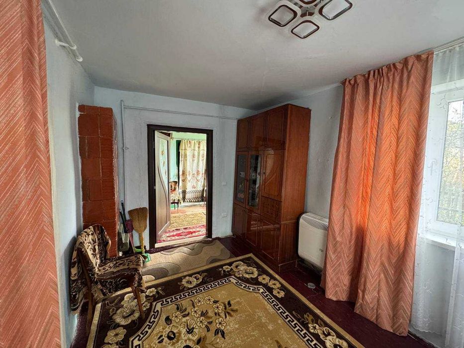 Продається житловий будинок із земельною ділянкою