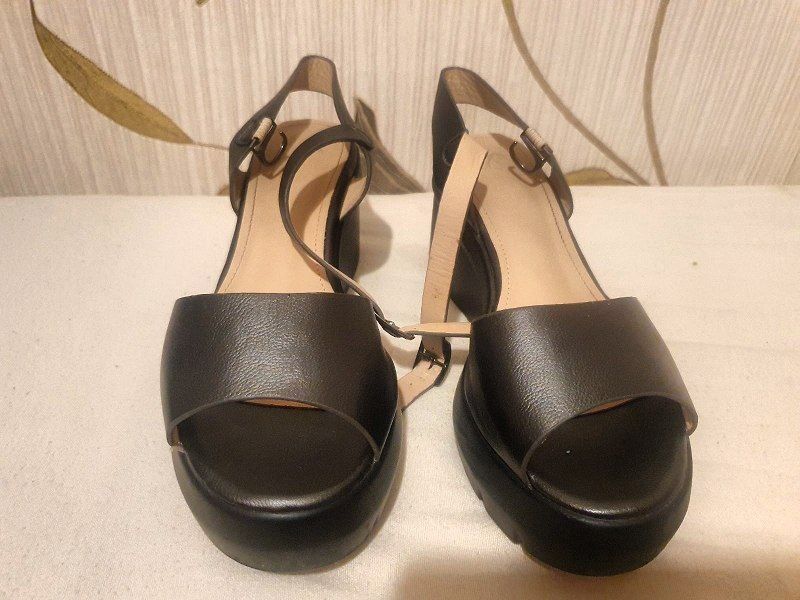 Босоножки на платформе 38р