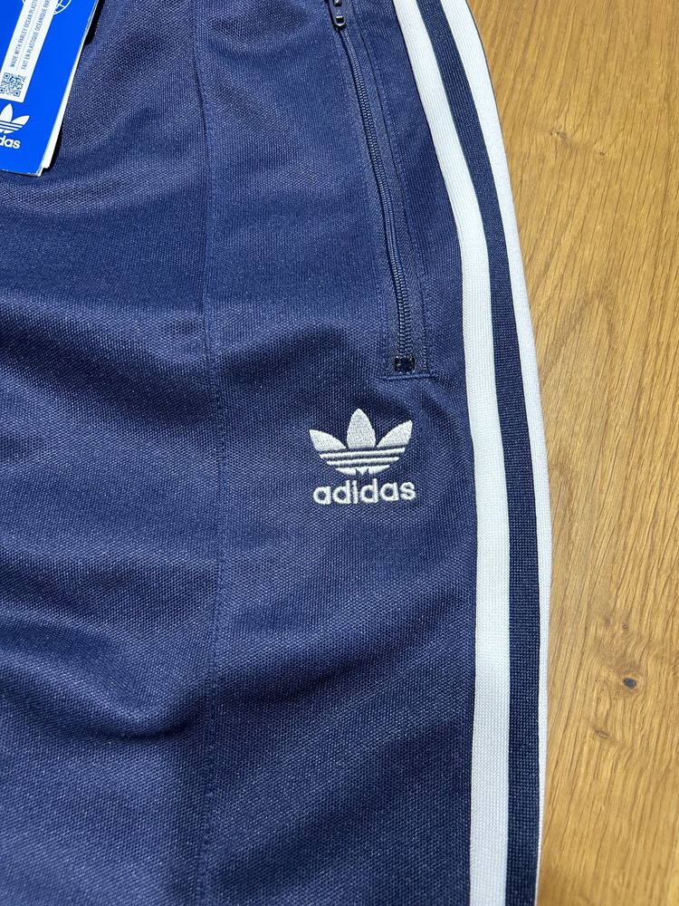 Nowe spodnie dresowe Adidas