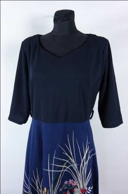 Trapezowa sukienka midi / 3XL