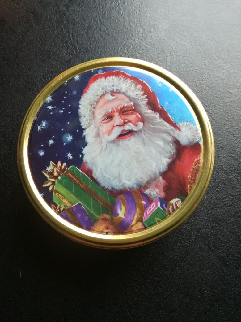Zamykane świąteczne pudełko okrągła puszka z Mikołajem