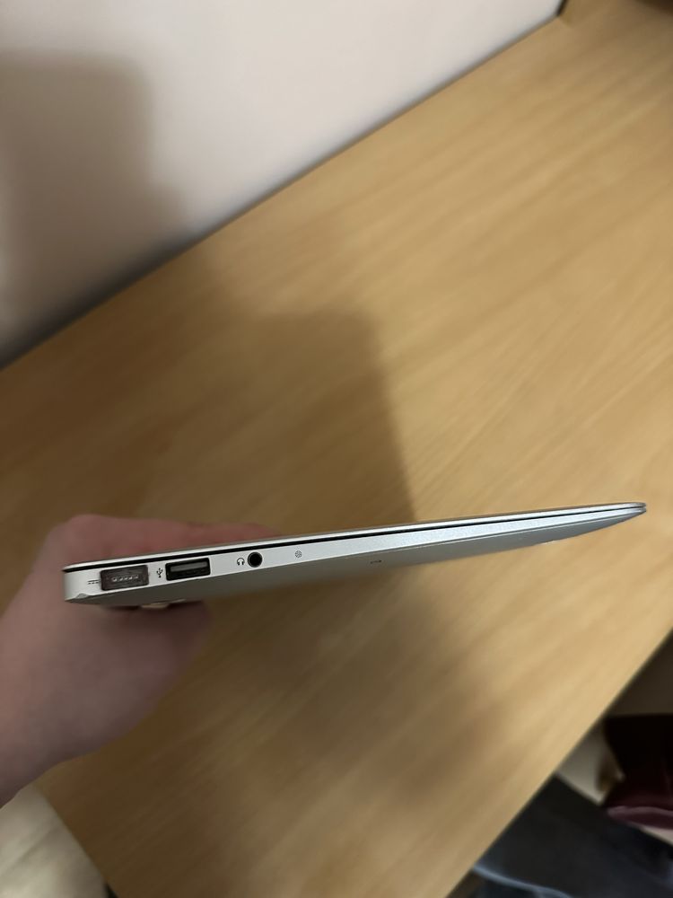 Ноутбук Macbook air (11-inch, Mid 2011) intel core i7