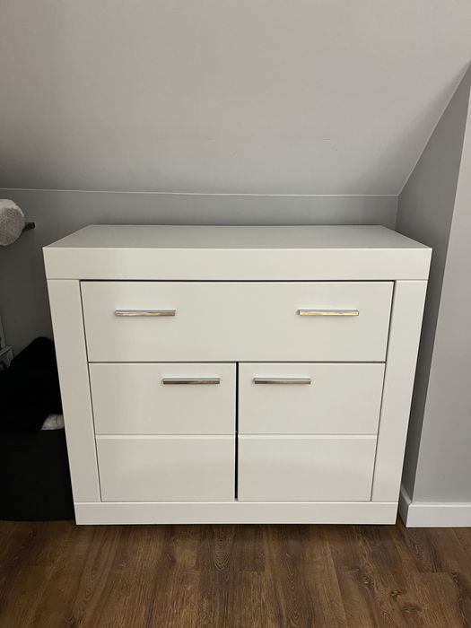 Sprzedam białą komodę