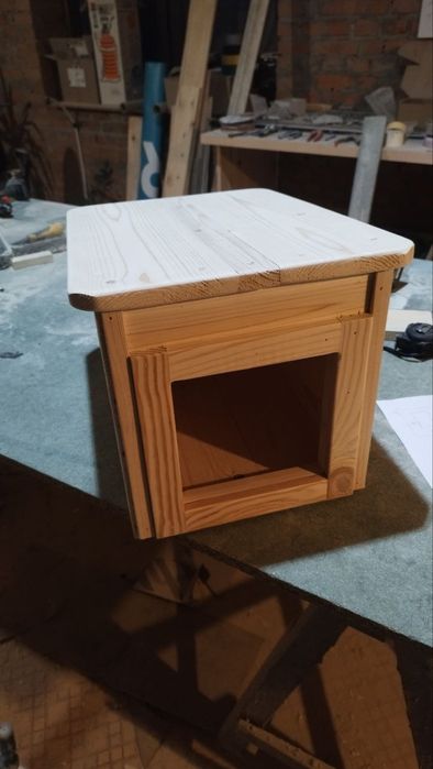 Будки з дерева для собак та котів