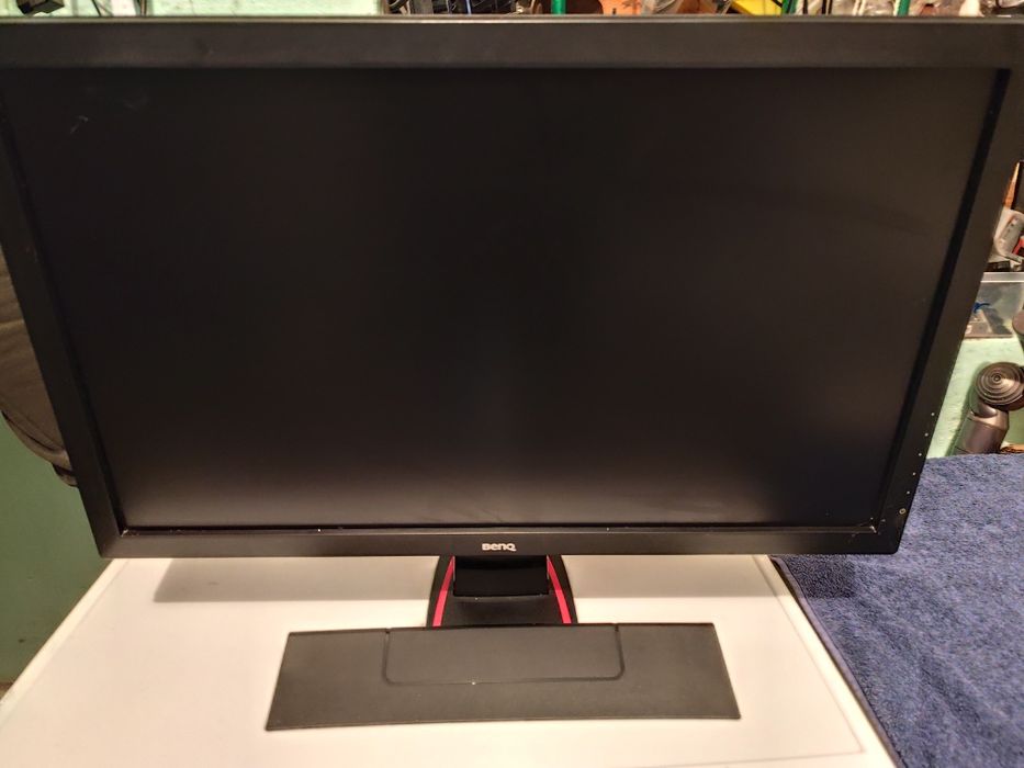 Monitor 22-27cali z Niemiec