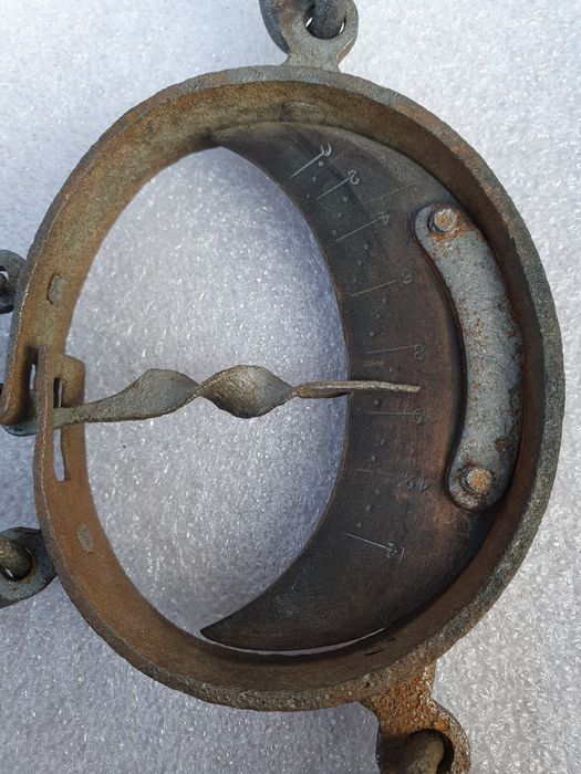 Stara, zabytkowa, waga księżycowa.