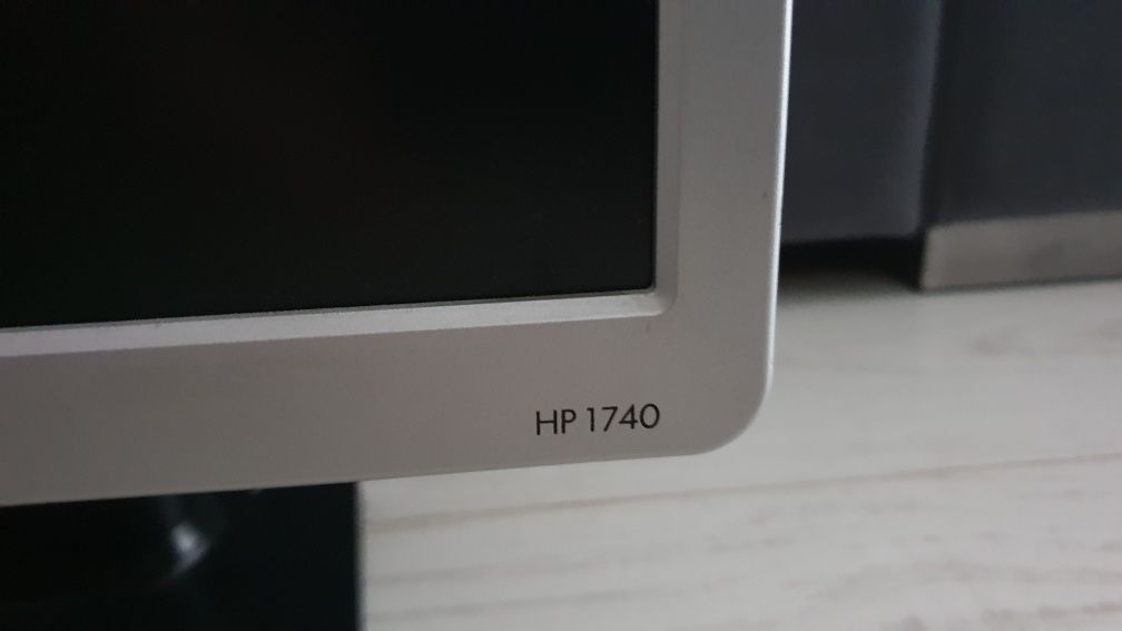 Monitor HP1740 17 cali
