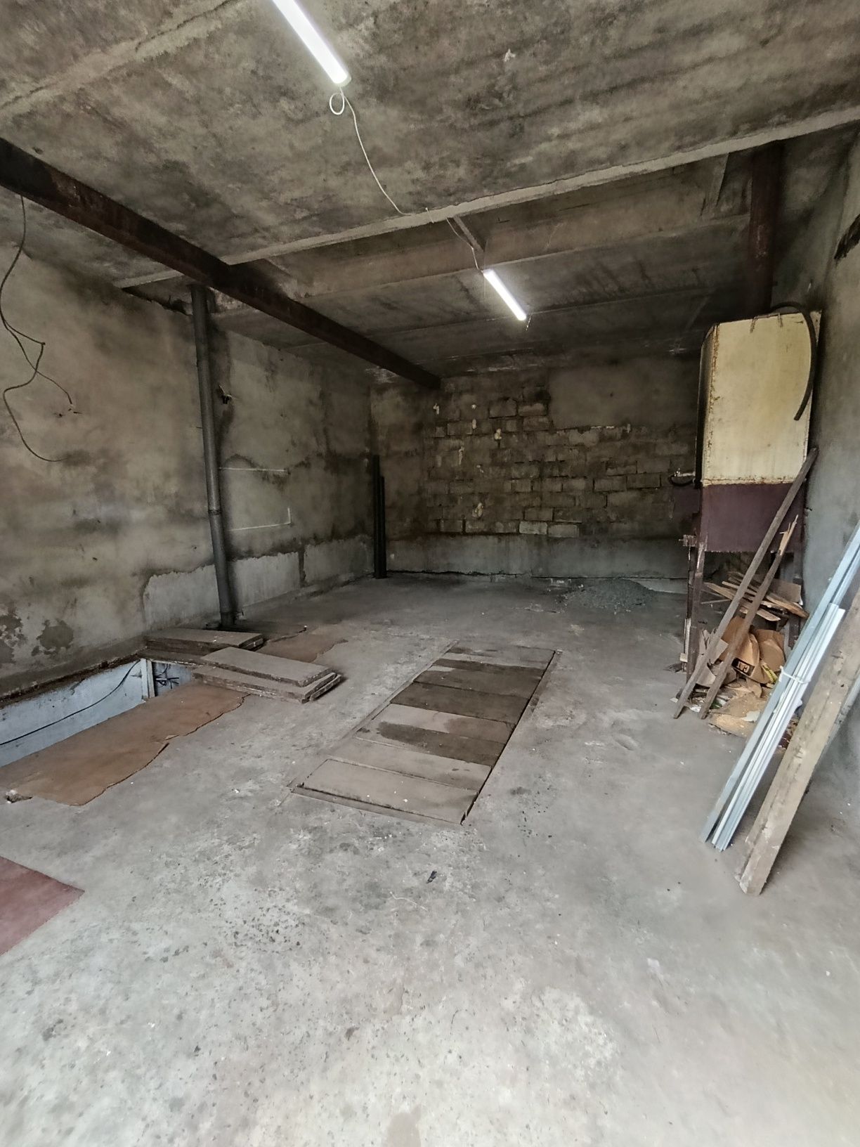 Продається великий гараж у Золотніще