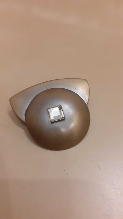 Broszka w kolorze miedzi