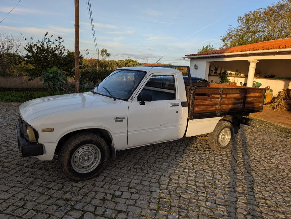 Vendo carrinha Toyota Hilux LN40