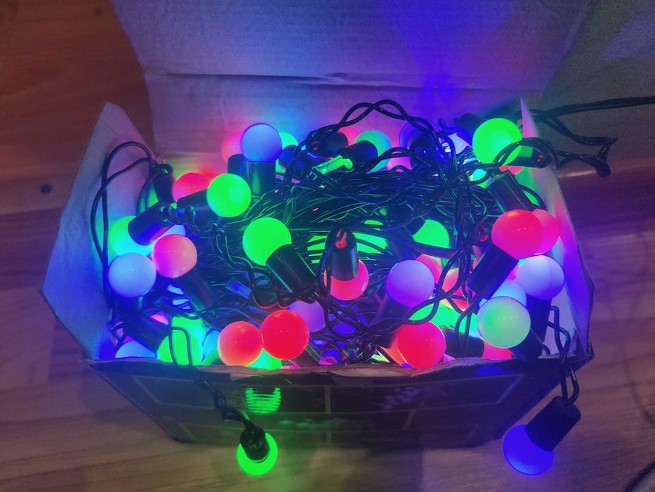 Гірлянди вогники: кристали (синя), шторка кульки (3 кольори)