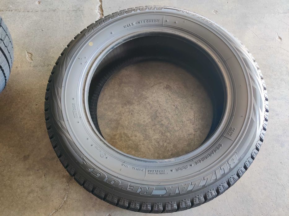 R15 185 65 шини зимові Bridgestone Blizzak Revo GZ липучки