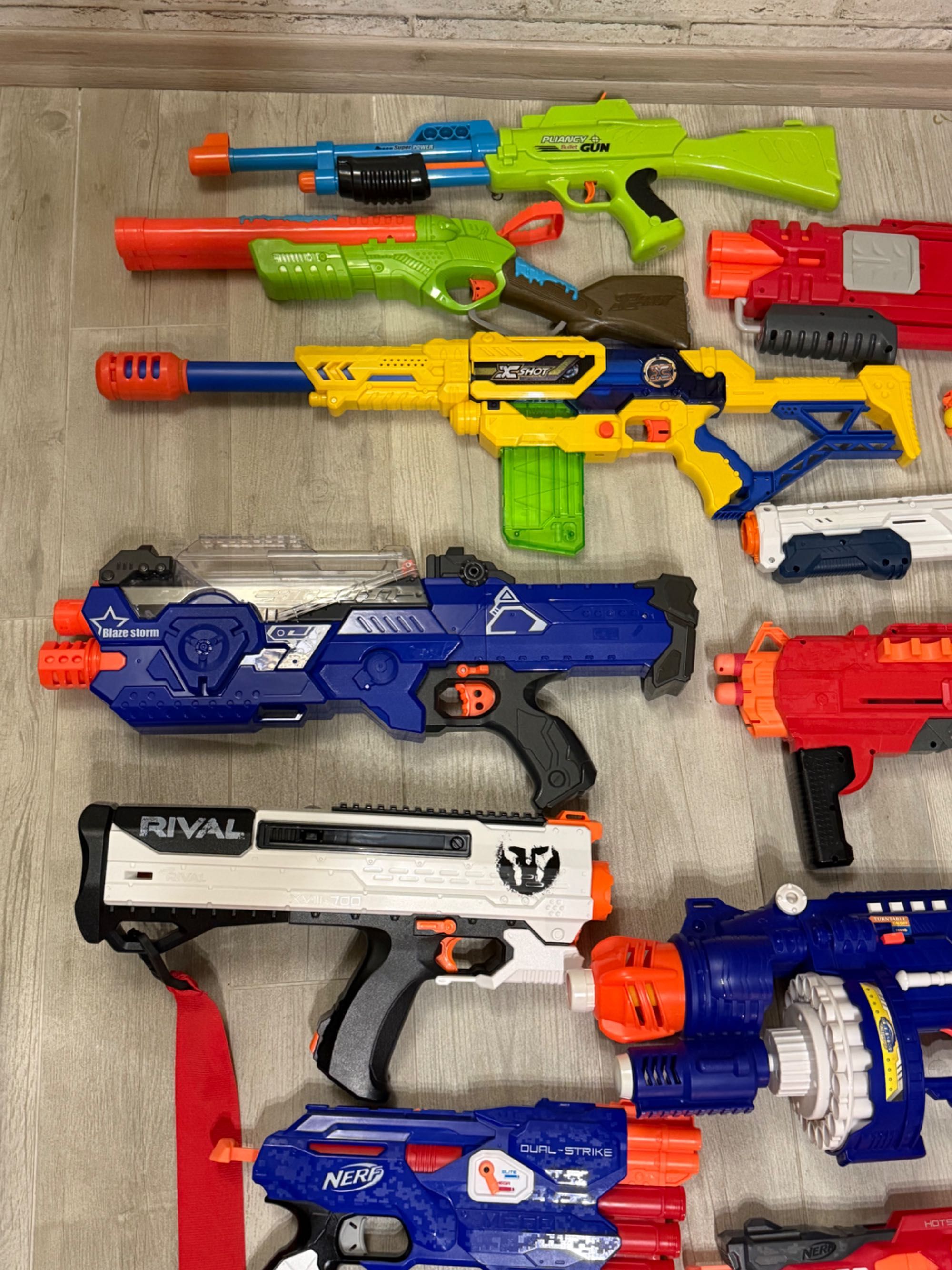 Бластери Nerf Xshot