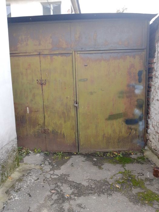 Гараж  металевий   розбiрний   без  мicця .