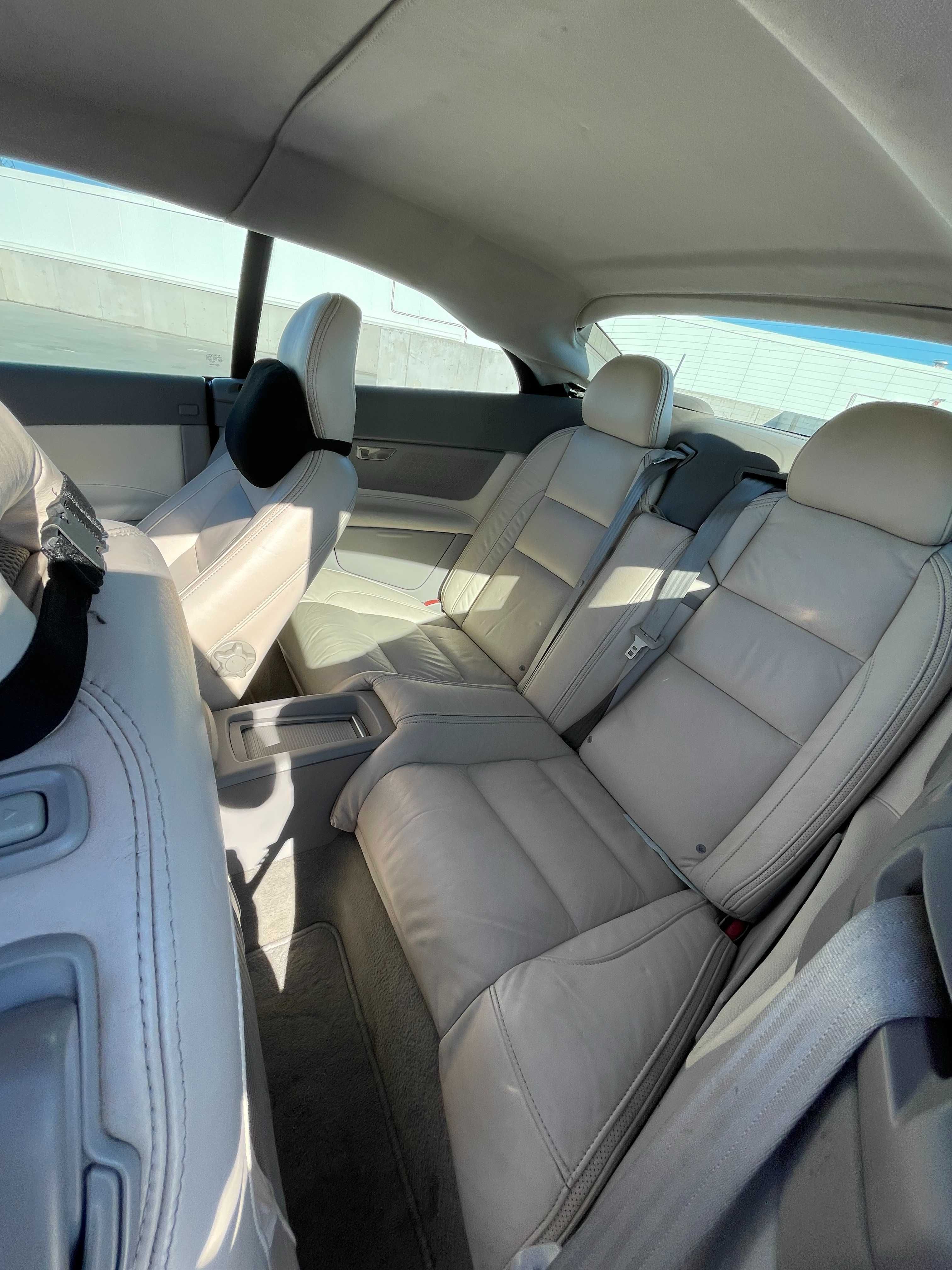 Volvo C70 T5 2.5T z manualną skrzynią biegów.