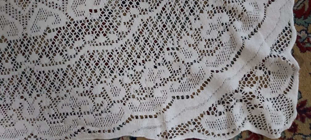 Piękny duży ażurowy obrus, bieżnik, 180x90