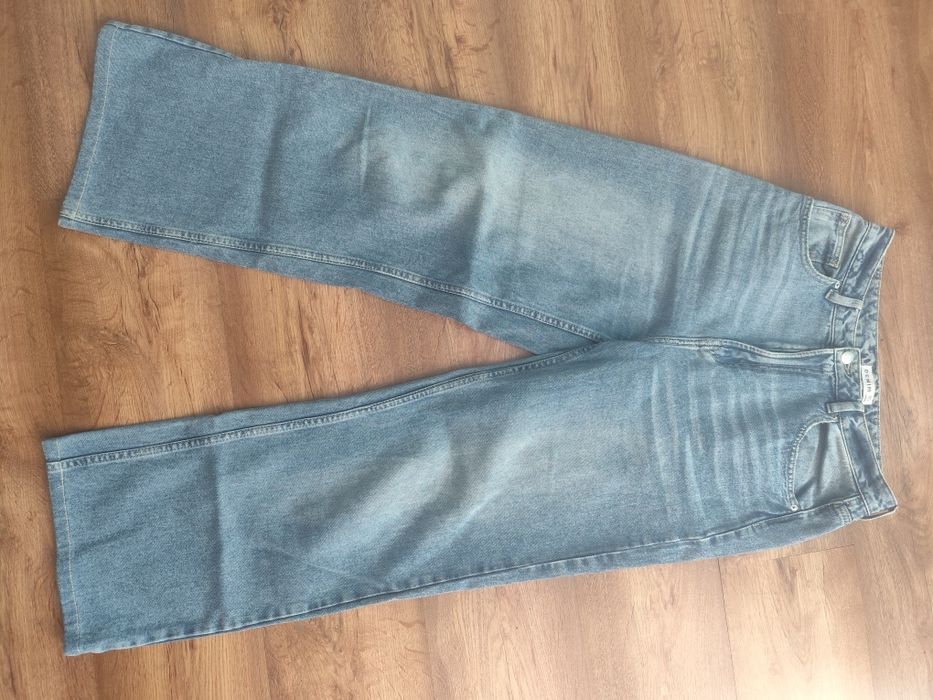 jeansy z wysokim stanem