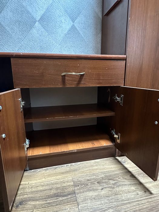 Шафа і тумба в коридор