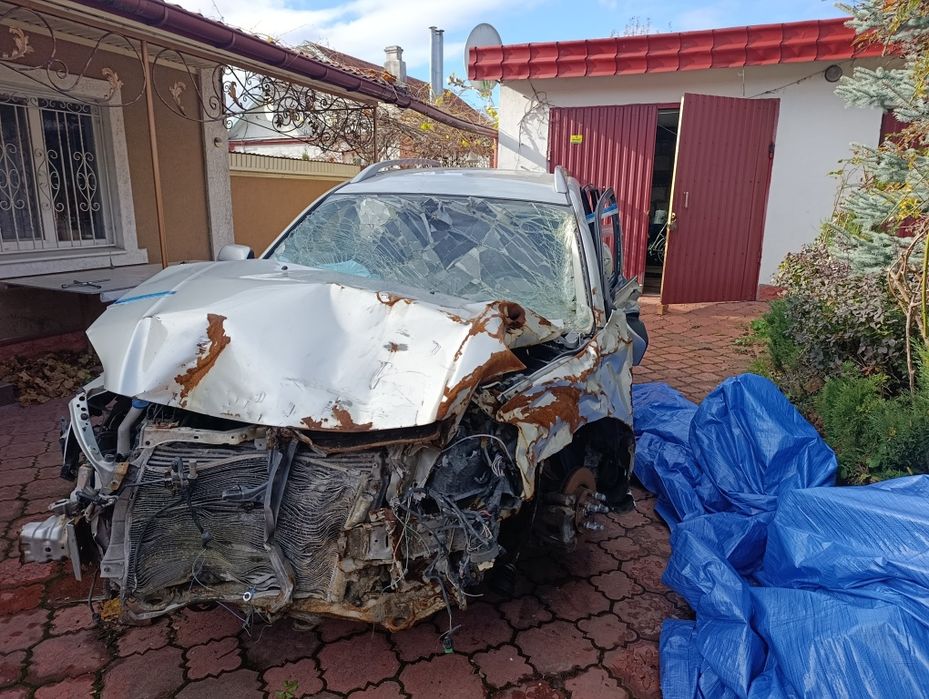 Розбіраю тойоту авенсіс