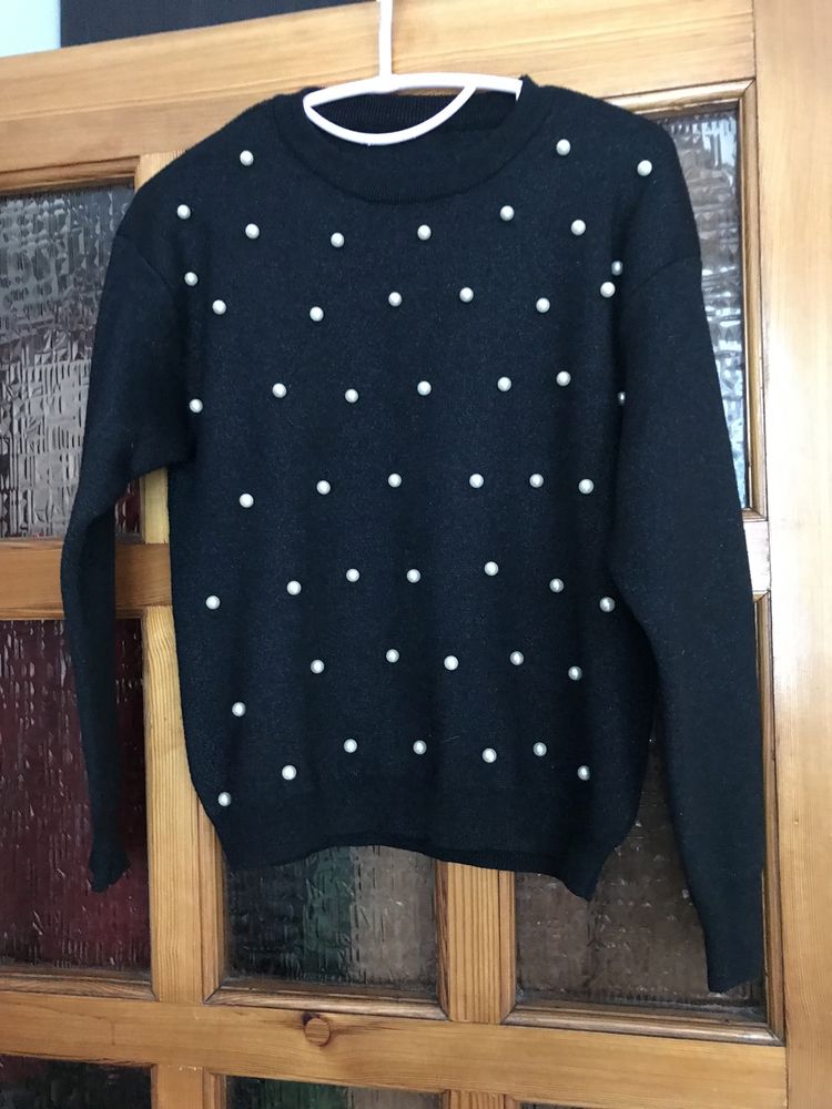 Sweter czarny  z perełkami Butik r. M/L