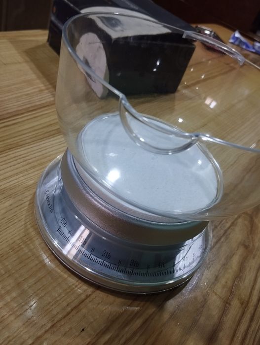 Новенькі ваги для кухні