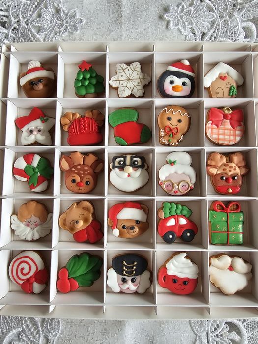 Kalendarz Adwentowy z Pierniczkami lukrowany ręcznie