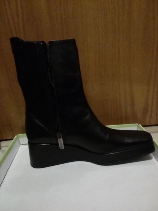 Botas Couro novas Hera tam 36