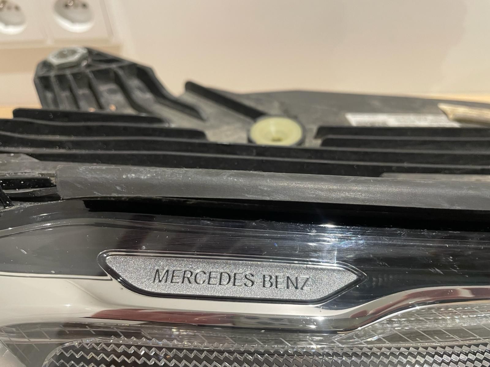 Lampa Mercedes GLC 2019 prawy przód