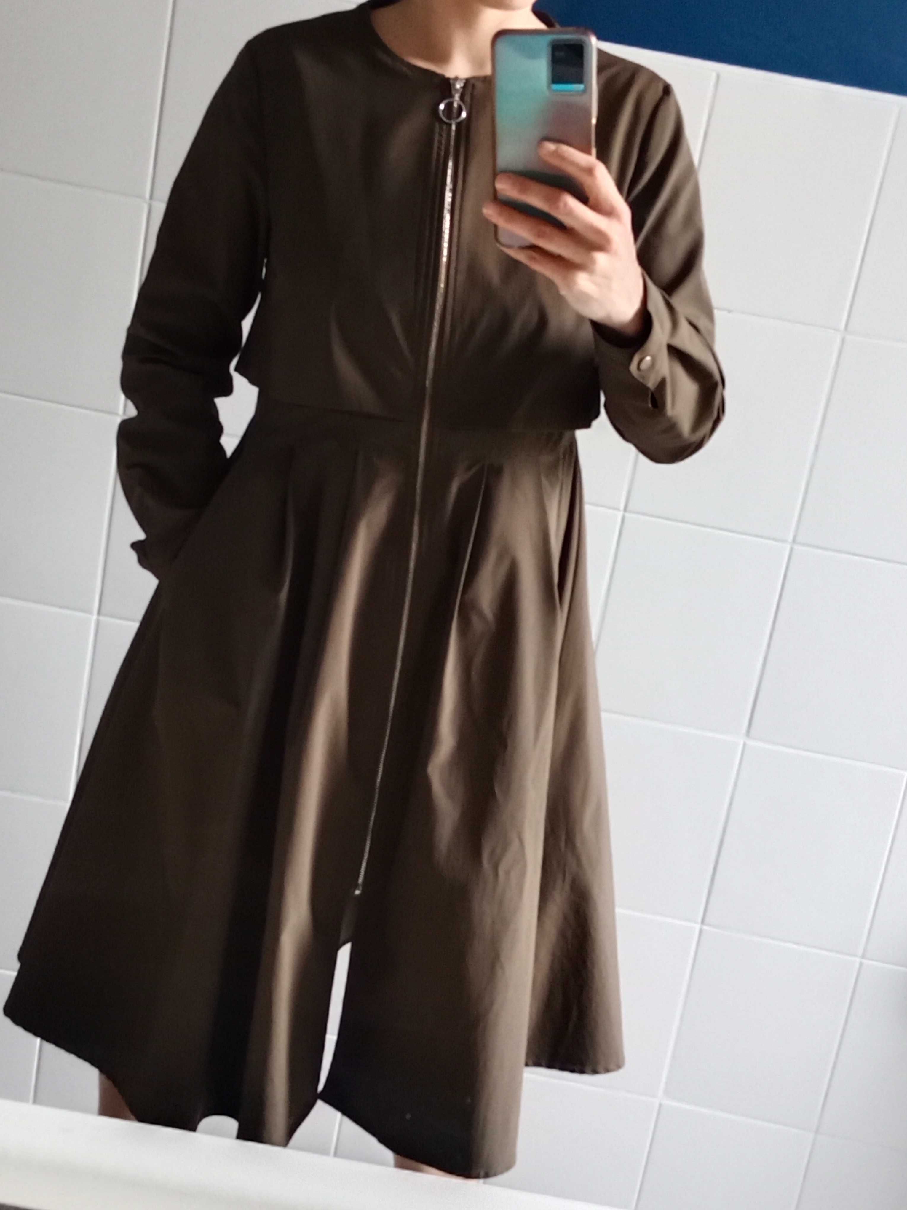 Piękny trencz khaki