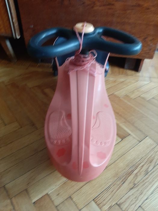 Продам машинку и игрушки разные