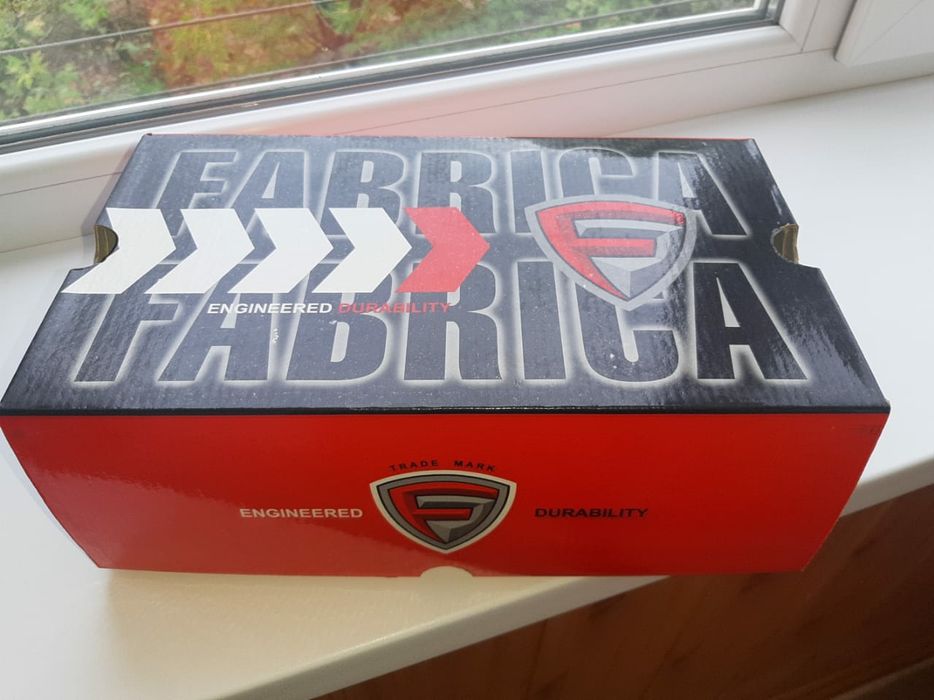 Нові туфлі -лофєри