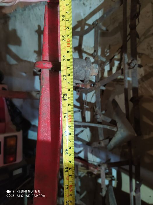 Трактор з плугом та культиватором