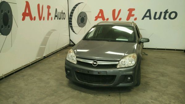 Para Peças Opel Astra H Três Volumes (A04)
