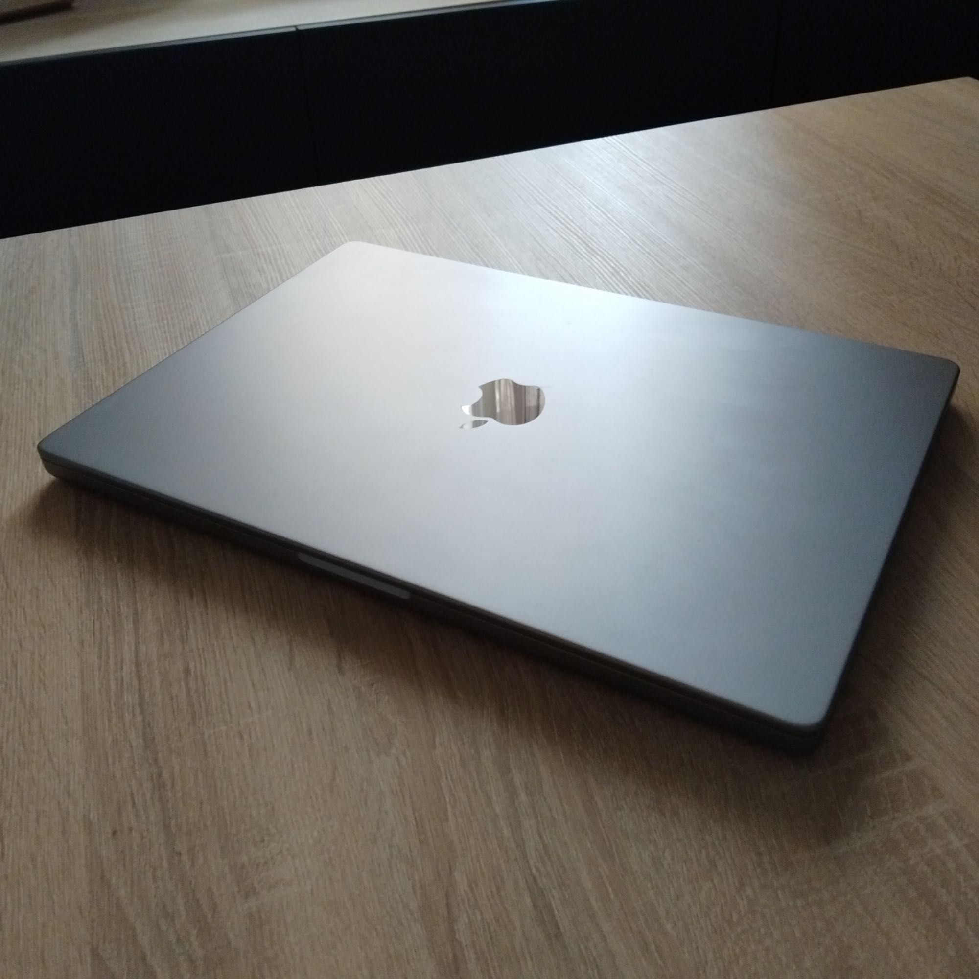 Portátil MacBook M2 Pro 12-Core | 16 Polegadas | 32GB RAM | 1Tb SSD